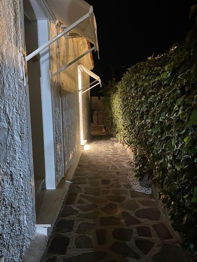 B&B A Due Passi Dal Mare Baja Sardinia Extérieur photo