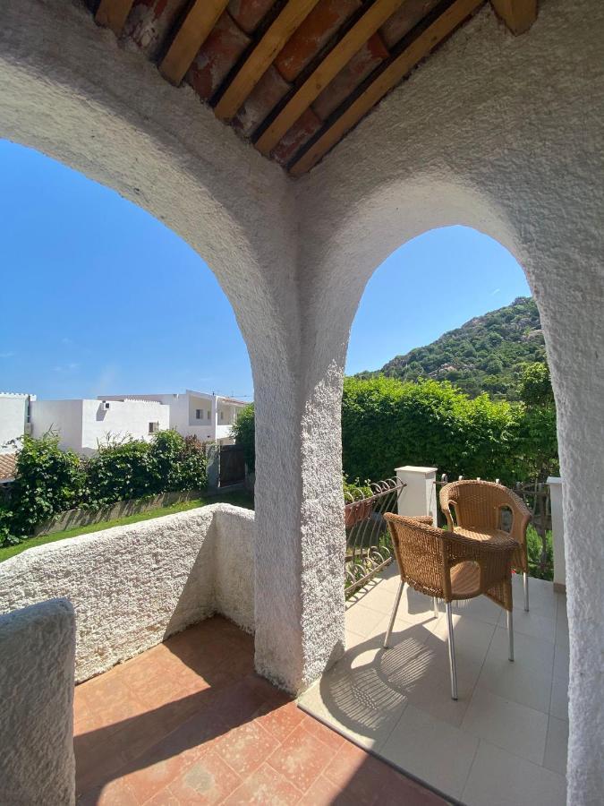 B&B A Due Passi Dal Mare Baja Sardinia Extérieur photo