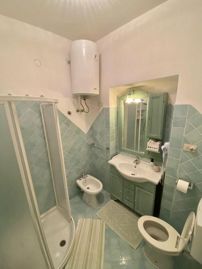 B&B A Due Passi Dal Mare Baja Sardinia Extérieur photo