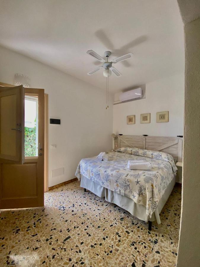 B&B A Due Passi Dal Mare Baja Sardinia Extérieur photo