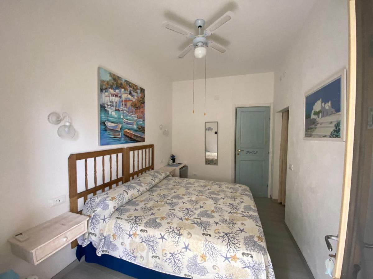 B&B A Due Passi Dal Mare Baja Sardinia Extérieur photo